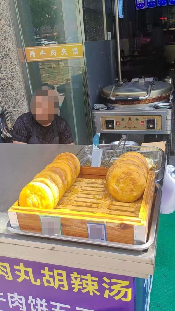 七星策略 “买走的馅饼还能换？”食客出言质问女顾客遭辱骂，相关方给出说法